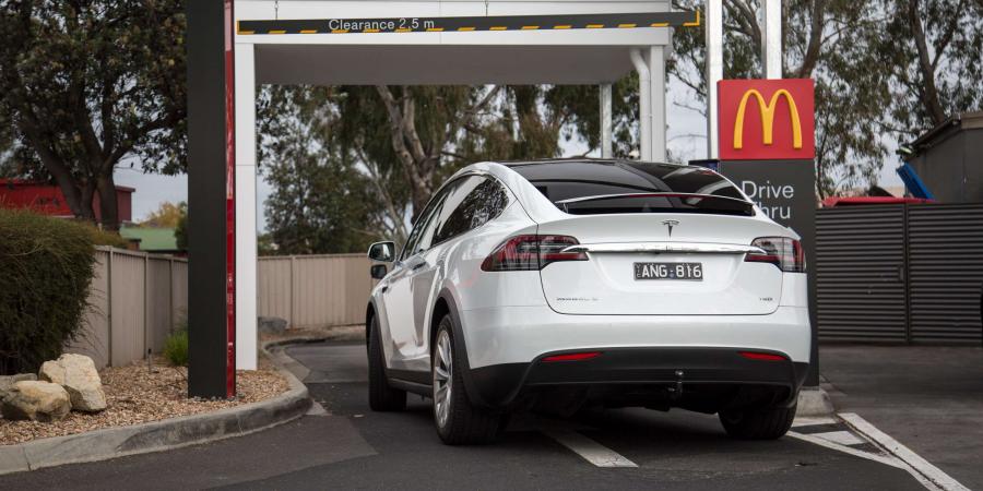  Tesla Model X 75D 2017 года  (AU) (фото 12 из 17)